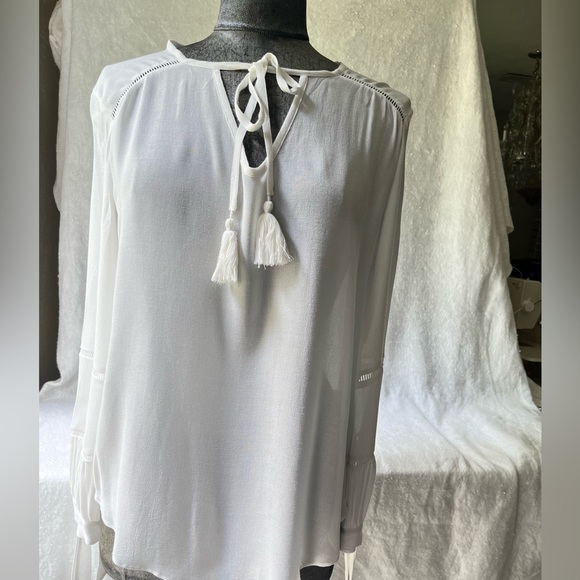 The Hanger White Boho Long Sleeve Tassel Tie Pullover Size M - Picture 1 of 8